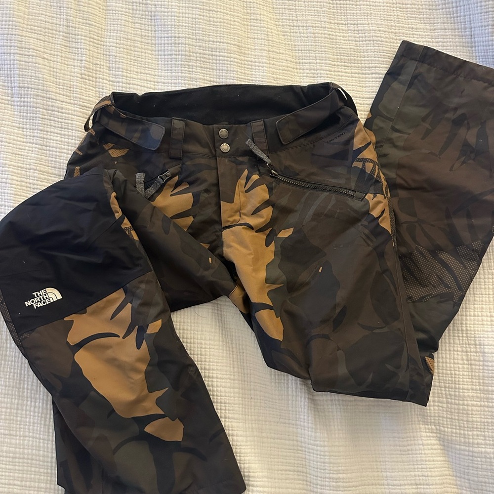 The North Face Women’s SnowPants - Black and Brown Camouflage